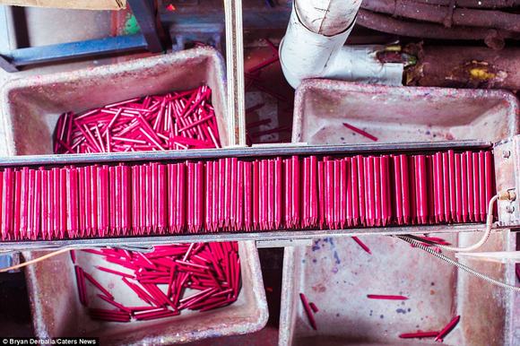 Nhà máy sản xuất bút chì đầy màu sắc ở Pennsylvania 10