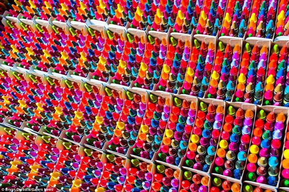 Nhà máy sản xuất bút chì đầy màu sắc ở Pennsylvania 16