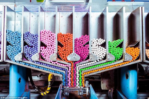 Nhà máy sản xuất bút chì đầy màu sắc ở Pennsylvania 6