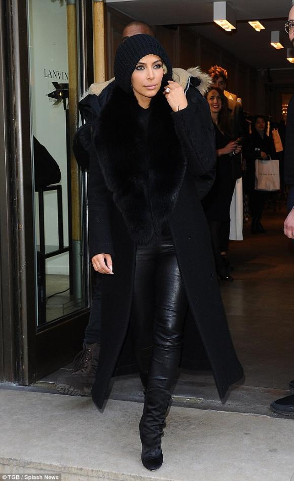 Kim Kardashian nhuộm tóc bạch kim như bạch phát ma nữ 4