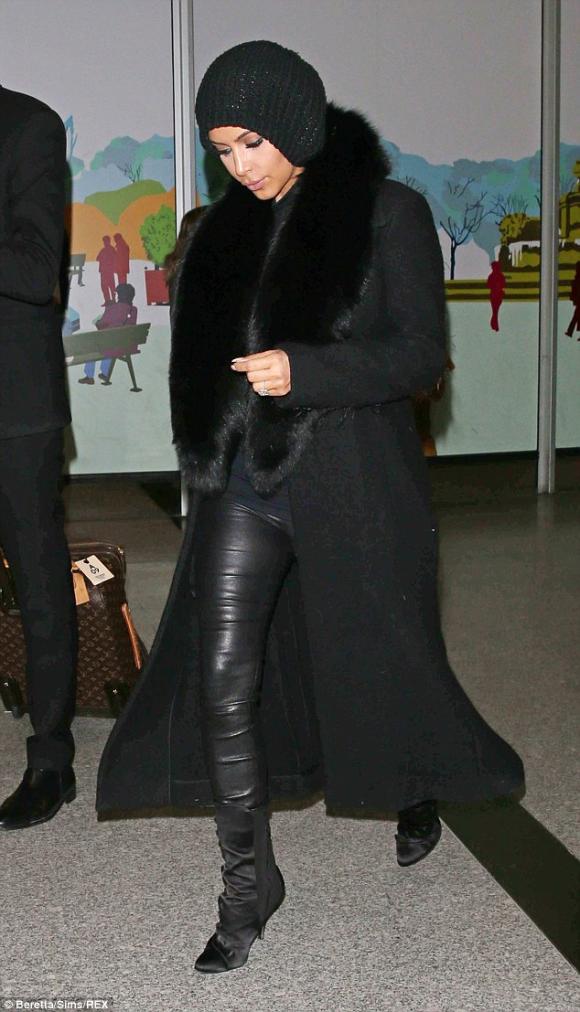 Kim Kardashian nhuộm tóc bạch kim như bạch phát ma nữ 5