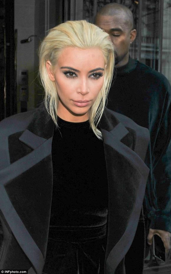 Kim Kardashian nhuộm tóc bạch kim như bạch phát ma nữ 0