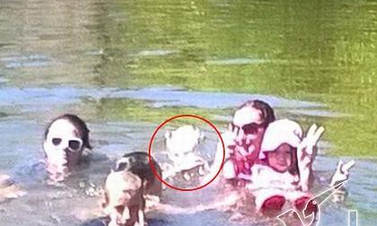 Bóng ma bí ẩn chụp ảnh cùng người dưới sông gây náo loạn Facebook