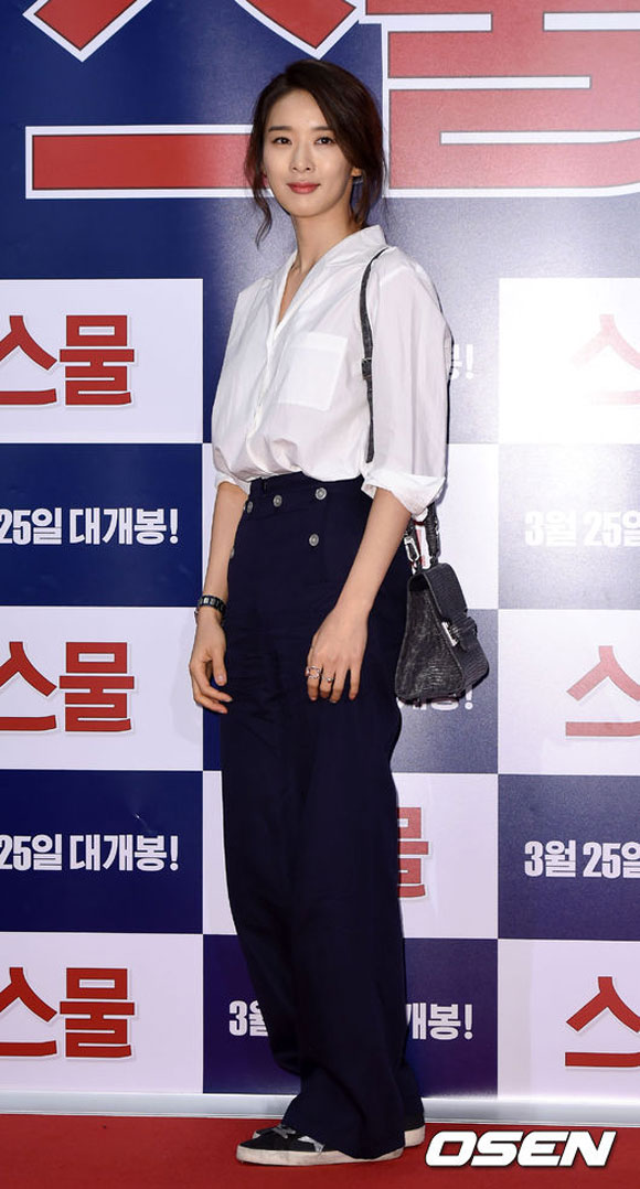 Dara (2NE1) gây chú ý vì mặc đồ rách rưới trên thảm đỏ 10