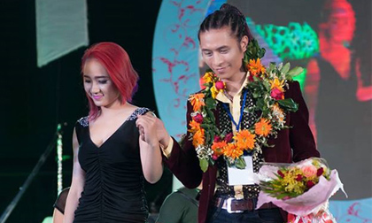Trần Anh  lập kỷ lục Guiness Việt Nam với mẫu tóc cắt mới chỉ 41 giây