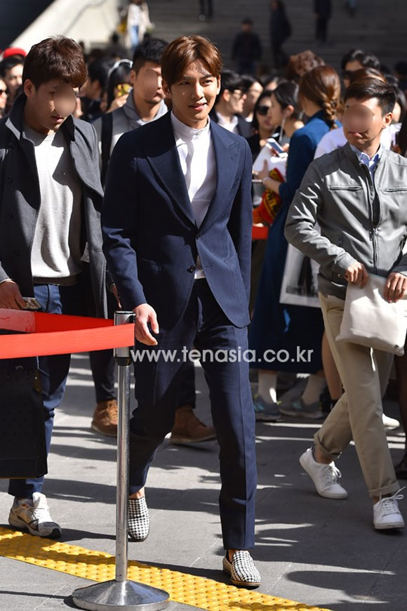Ji Chang Wook đóng vest lịch lãm trong sự kiện 4