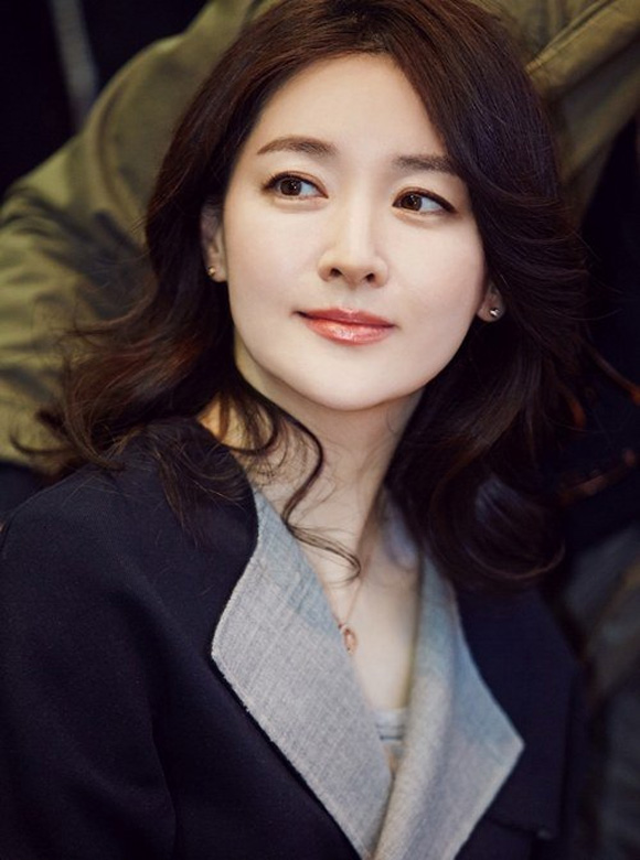 Lee Young Ae trẻ trung ở tuổi 44 6