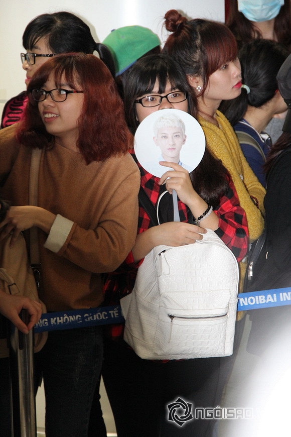 Fans vây kín sân bay Nội Bài chờ đón EXO và Sistar đến Việt Nam 3