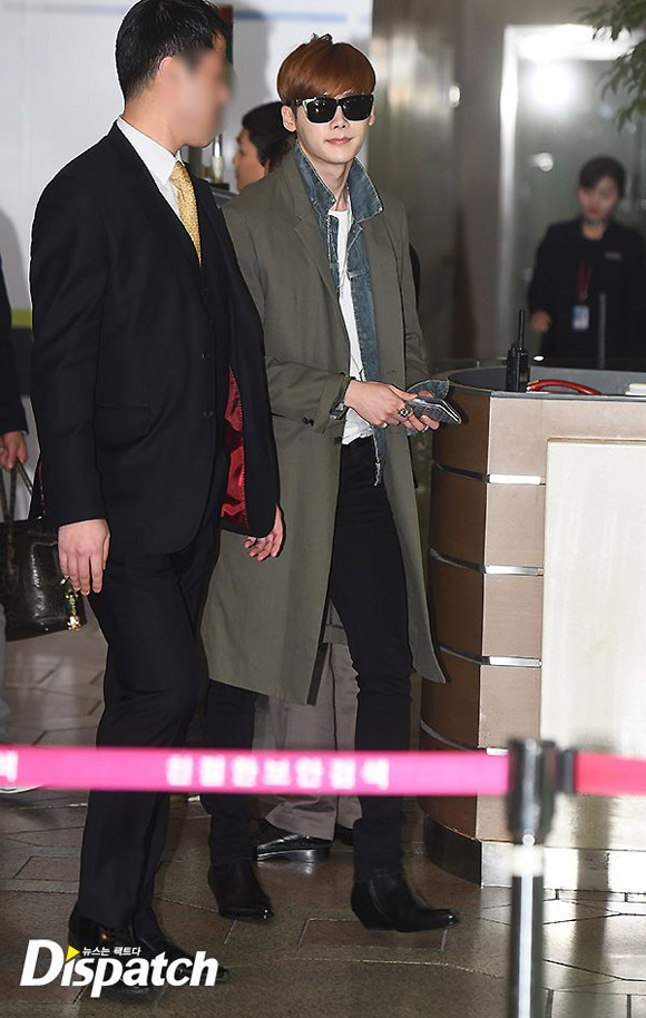 Lee Jong Suk bảnh bao ở sân bay 1
