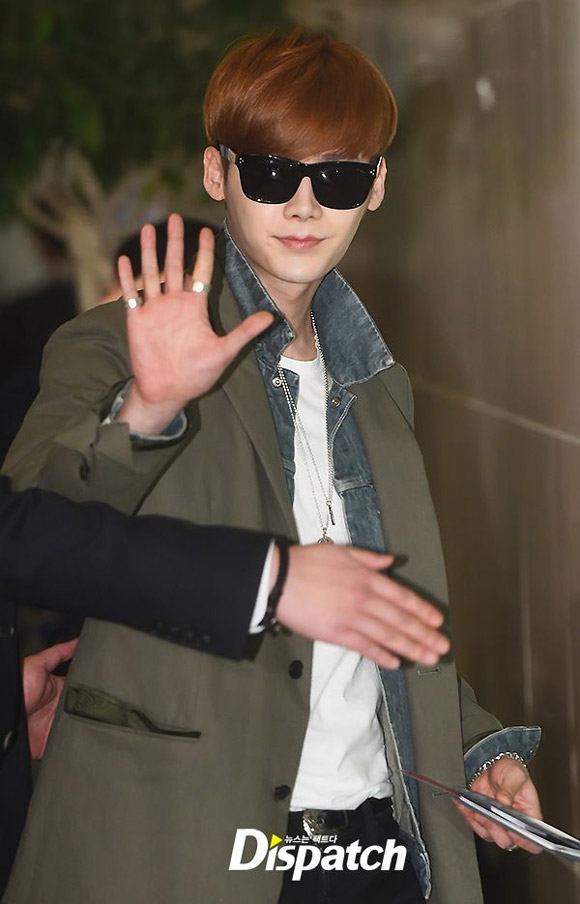Lee Jong Suk bảnh bao ở sân bay 4