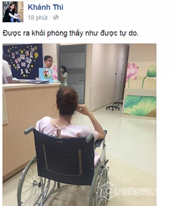 Khánh Thi ngồi xe lăn 0
