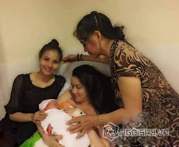 Trang Nhung sinh con gái đầu lòng 0
