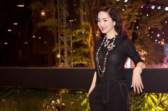 Hoa hậu Giáng My diện cây đen khoe vẻ đẹp không tuổi 0