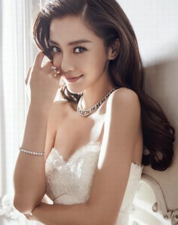Sao Hoa ngữ sở hữu nụ cười xấu 'ma chê quỷ hờn'
