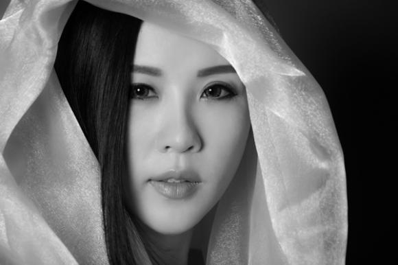 Hoa hậu Thu Hoài huyền bí 8