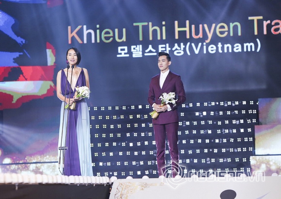 Võ Cảnh - Huyền Trang lên nhận giải 3
