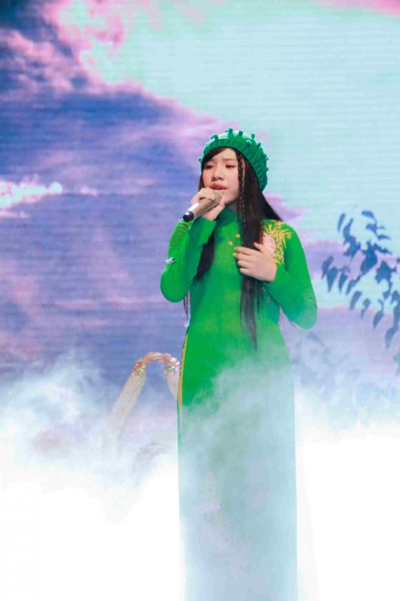 Con gái nuôi Quang Lê hoàn tục trên sân khấu 3