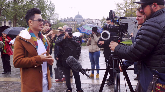 gô Nhật Huy và Thúy Ngân được đài truyền hình Pháp phỏng vấn 10