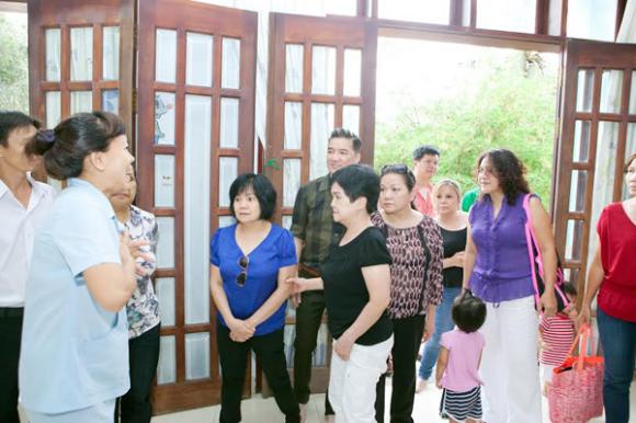 Đàm Vĩnh Hưng dùng tiền phúng điếu ông ngoại làm từ thiện 6