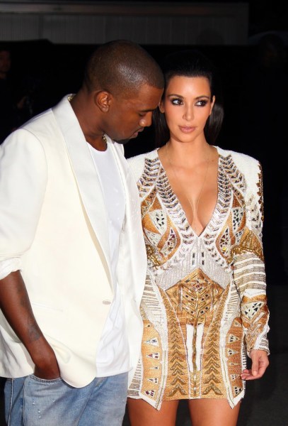 Kim Kardashian khiến chồng mê mẩn 19