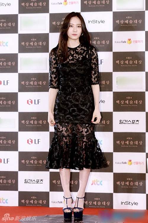 Park Shin Hye xinh đẹp như nữ thần trên thảm đỏ Baeksang 19