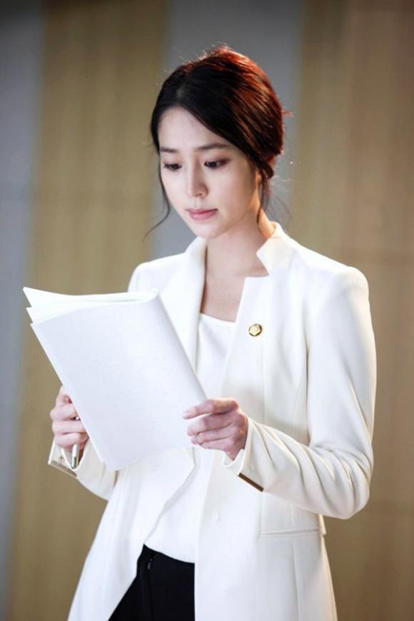 Bà xã Lee Byung Hun yêu bí mật Shin Ha Kyun  1