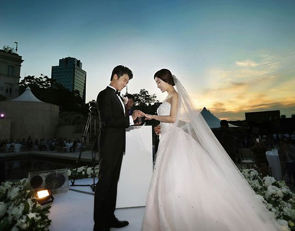 Ahn Jae Wook hạnh phúc trong ngày cưới 1