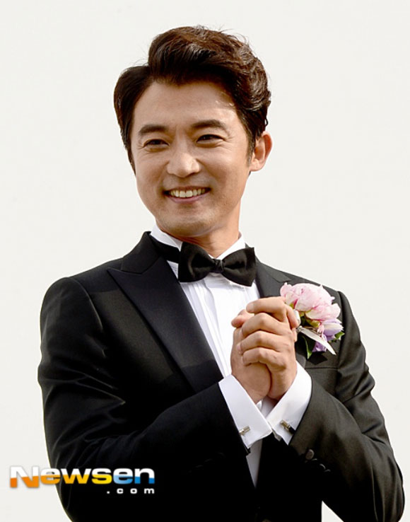 Ahn Jae Wook hạnh phúc trong ngày cưới 4