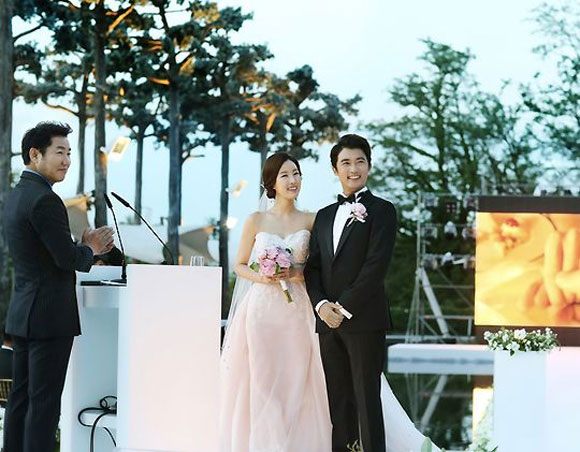 Ahn Jae Wook hạnh phúc trong ngày cưới 0