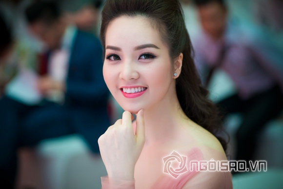 thuy-van-dep-tua-trang-ram-11resize-ngoisao.vn.stamp2.jpg
