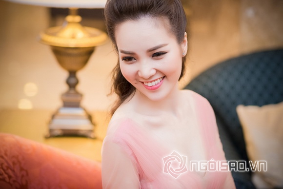 thuy-van-dep-tua-trang-ram-12resize-ngoisao.vn.stamp2.jpg