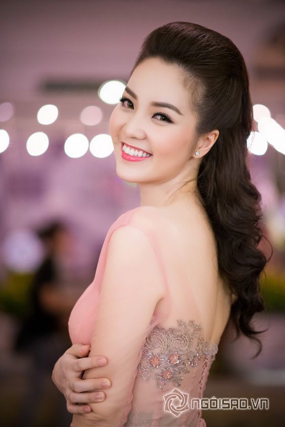 thuy-van-dep-tua-trang-ram-3resize-ngoisao.vn.stamp2.jpg