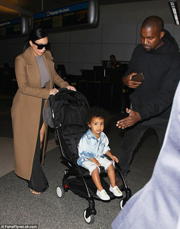 Rộ tin Kim Kardashian mang song thai với Kanye West 2