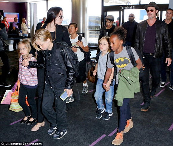 Đại gia đình Angelina Jolie gây huyên náo sân bay LAX 7