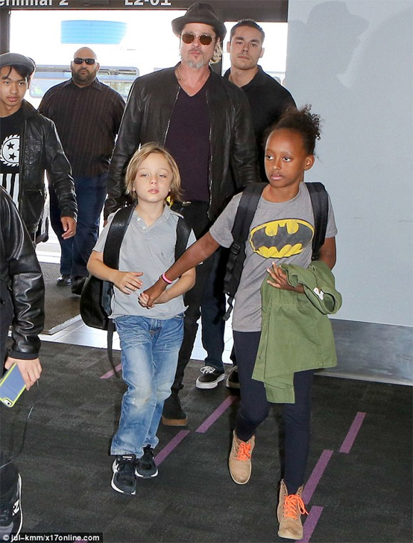 Đại gia đình Angelina Jolie gây huyên náo sân bay LAX 8