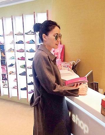 Những lần mua sắm 'vung tay quá trán' của sao Cbiz 16