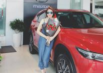 Ca sĩ Pha Lê tậu xế hộp mới màu đỏ Ca sĩ Pha Lê tậu xế hộp mới màu đỏ