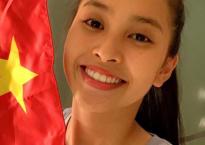 Hoa hậu Tiểu Vy rạng rỡ bên cờ đỏ sao vàng chúc mừng Việt Nam thắng Philippines Hoa hậu Tiểu Vy rạng rỡ bên cờ đỏ sao vàng chúc mừng Việt Nam thắng Philippines