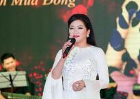Như Quỳnh nói bằng giọng miền Trung trìu mến khi lần đầu tiên về làm liveshow trên quê hương của mình Như Quỳnh nói bằng giọng miền Trung trìu mến khi lần đầu tiên về làm liveshow trên quê hương của mình