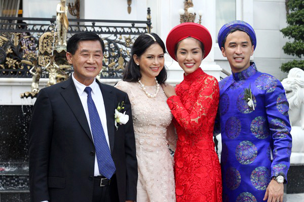 Tăng Thanh Hà mặc váy cũ khi kỷ niệm ngày cưới  Ngôi sao