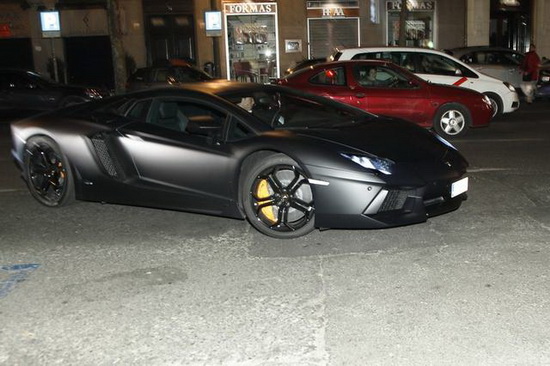 Cristiano Ronaldo mê mệt siêu xe Lamborghini Aventador