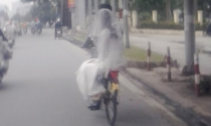 Màn rước dâu bằng xe đạp phượng hoàng gây tò mò tại Hà Nội