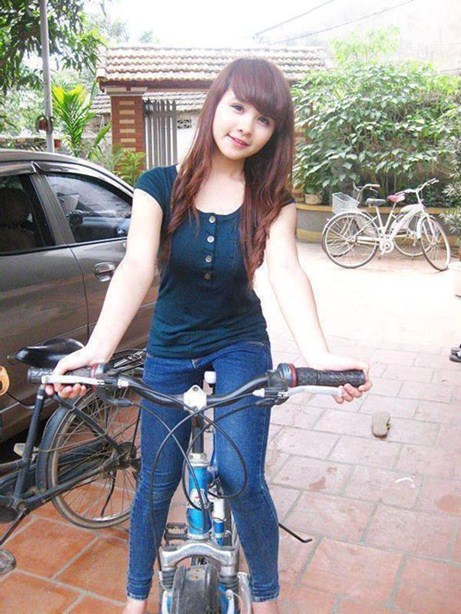 Ảnh thiếu nữ đi xe đạp: Chân thật, tươi trẻ, và đầy năng lượng, ảnh thiếu nữ đi xe đạp sẽ khiến bạn cảm thấy như mình đang tham gia vào một cuộc phiêu lưu tuyệt vời trên đường phố. Hãy để tâm trí bạn được thư giãn và khám phá những cung đường mới lạ trong bức ảnh nà.