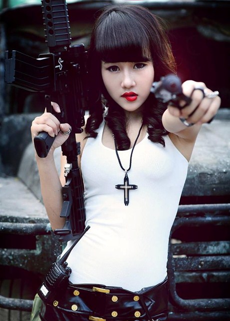 Top hình nền hình nền gái xinh cầm súng với đầy đủ các phông nền độc đáo