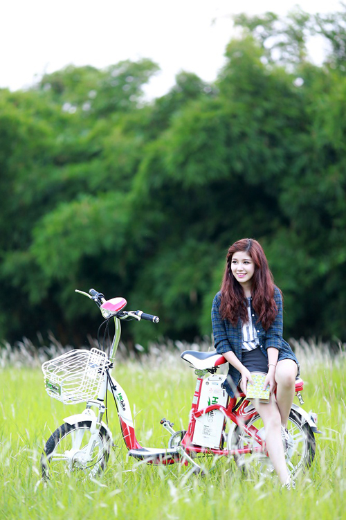 Hot girl xe đạp điện: Chinh phục đường phố với xe đạp điện và sự quyến rũ của những cô nàng hot girl. Không chỉ tiết kiệm thời gian di chuyển, xe đạp điện còn giúp bạn tạo được phong cách riêng và thu hút sự chú ý của mọi người.