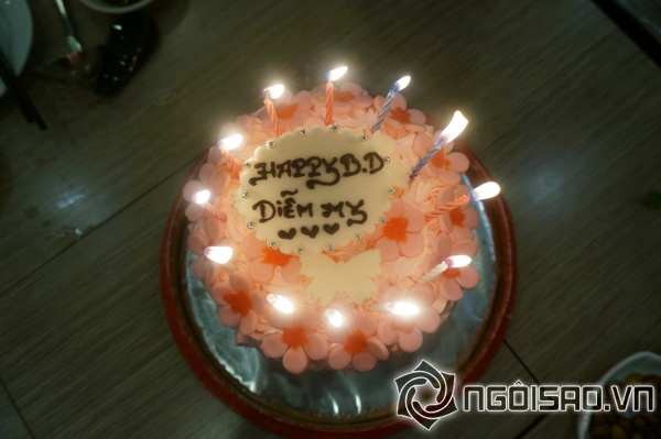 Tiệc sinh nhật của Diễm My 9X ở nhà hàng của bạn trai  Ngôi sao