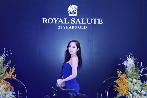 Quỳnh Nga, Cá sấu chúa, Royal Salute 21