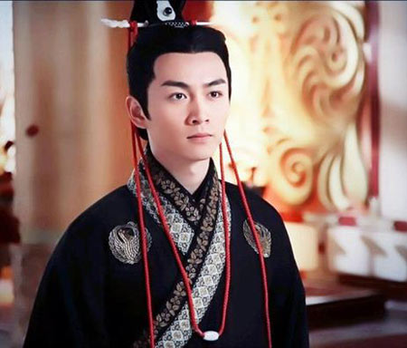 Hoàng Đế đẹp nhất lịch sử Trung Quốc gian díu với chị dâu?