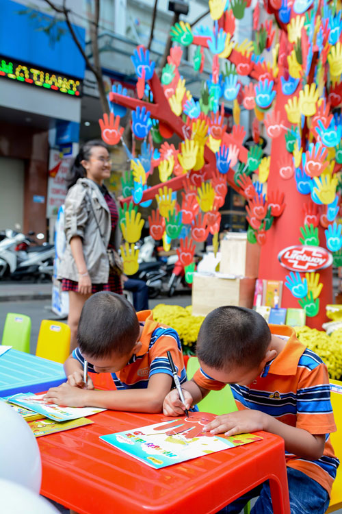 Cây Bàn Tay Yêu Thương, Lifebuoy Việt Nam, Quà tặng các em nhỏ tết 2015