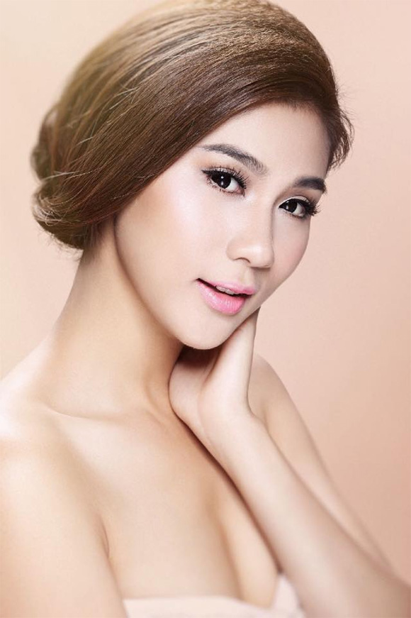 Siêu mẫu Kim Dung khoe vẻ đẹp không tỳ vết